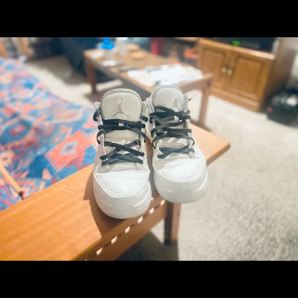 WHITE SIZE 12 JORDANS GOOD CONDITION